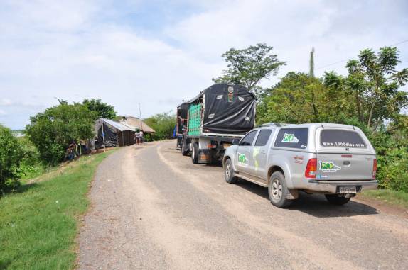 Fila para o ferry sobre o Rio Magdalena, em Mompós - Colômbia